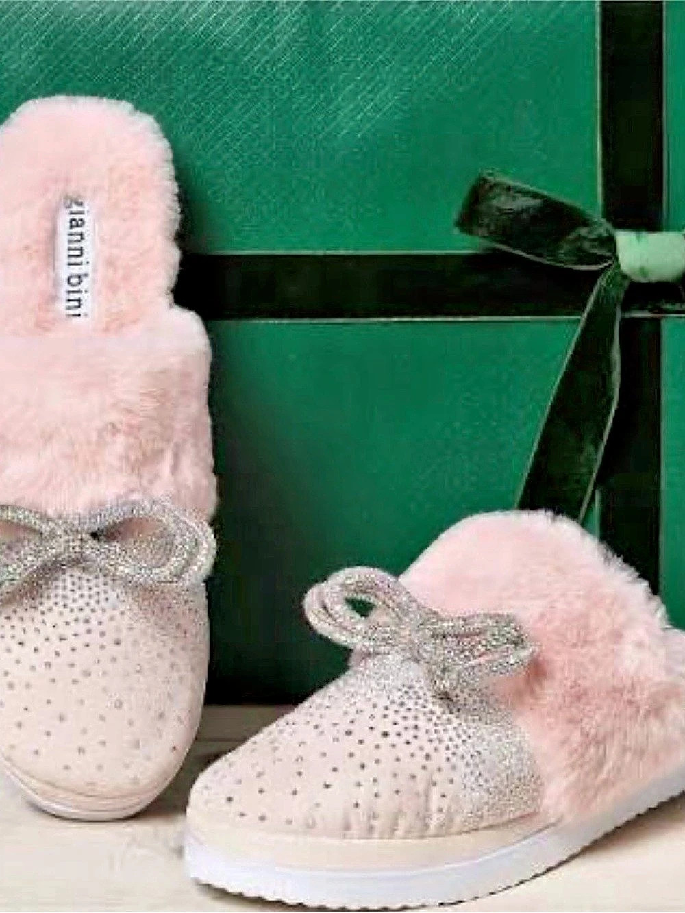 Gianni Bini Comfiee Two Rhinestone Faux Fur Slippers Pink & White US 8M NWT
